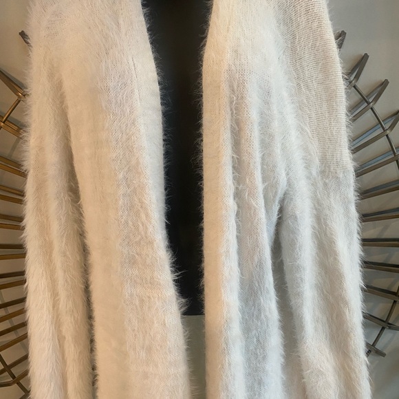 Cream coloured , soft long duster / cardigan - Picture 3 of 8